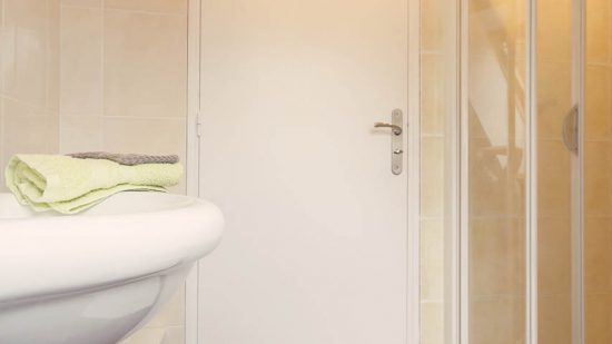 salle-bain-etage-petit-bois gîte guémené-Penfao 44 loire atlantique location de vacances campagne entre Nantes et Rennes